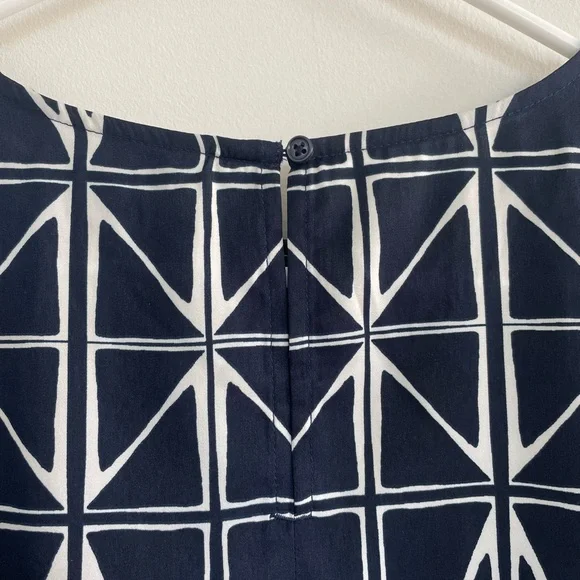 Contemporary Banana Republic top - Picture 3 of 6